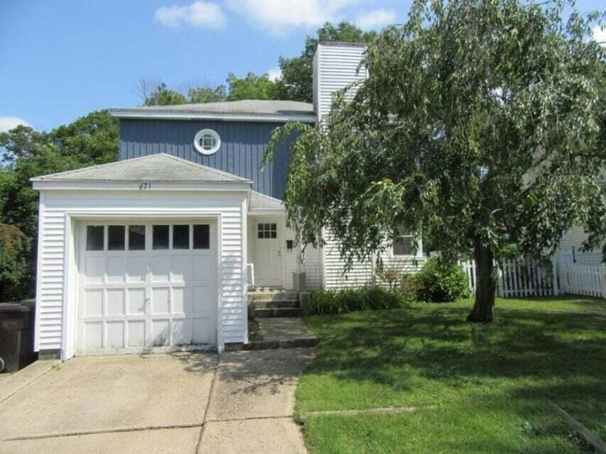 671 CENTER ST, SOUTH HAVEN, MI 49090, photo 1 of 39