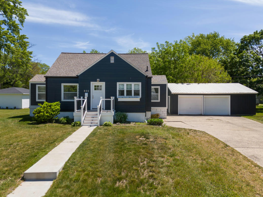 800 S GRIFFIN ST, GRAND HAVEN, MI 49417, photo 1 of 32