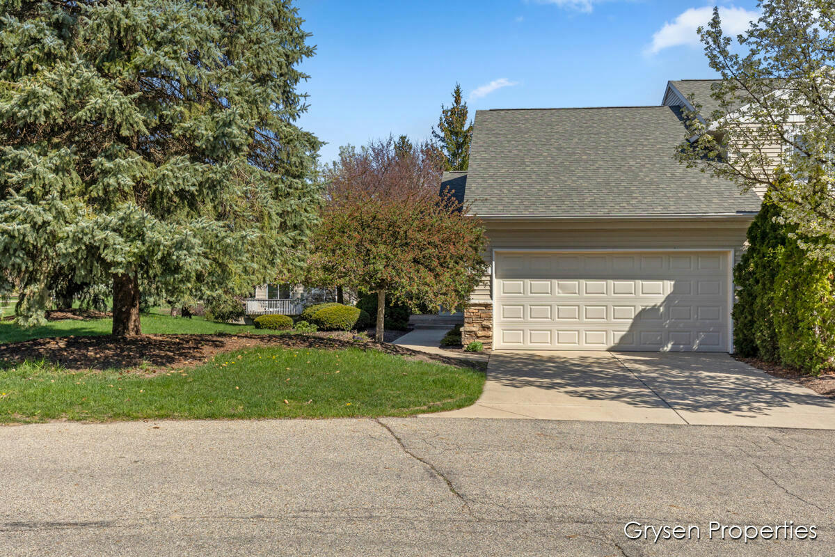 7479 CHINO VALLEY DR SW # 137, BYRON CENTER, MI 49315, photo 1 of 19