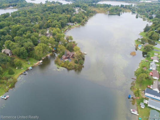 VL ISLAND COURT, HARTLAND, MI 48353, photo 2 of 12